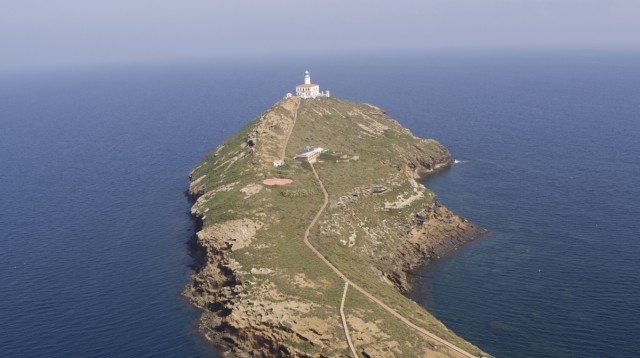 PortCastelló prorroga el convenio que permite el uso científico al faro de las islas Columbretes