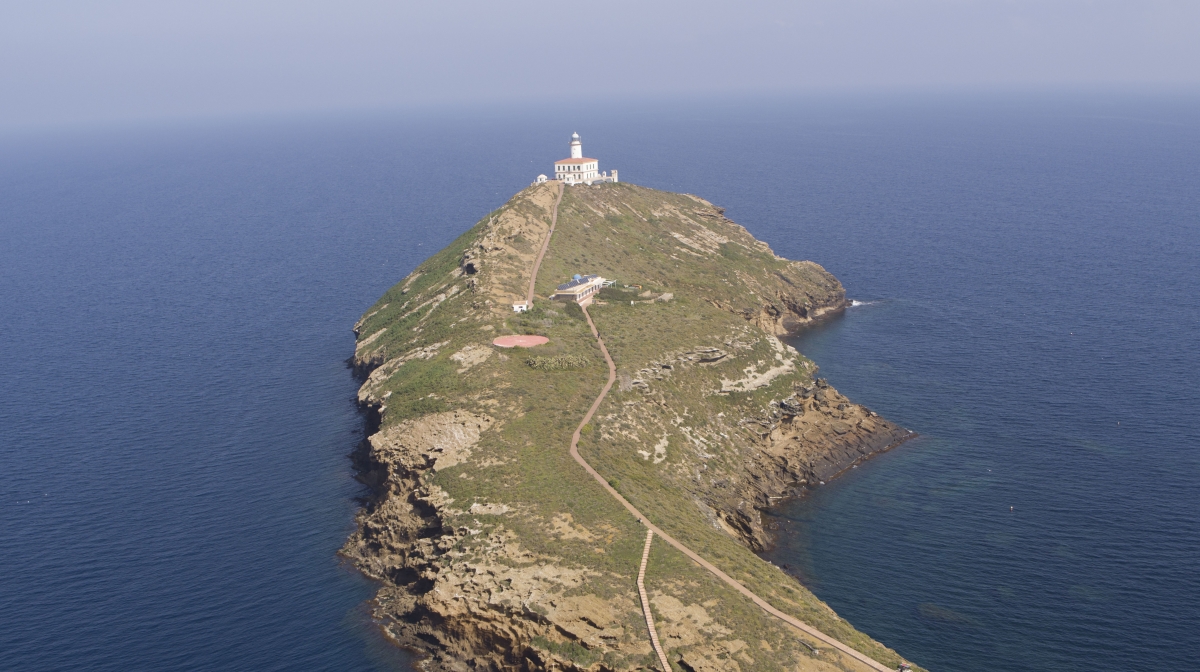 PortCastelló prorroga el convenio que permite el uso científico al faro de las islas Columbretes