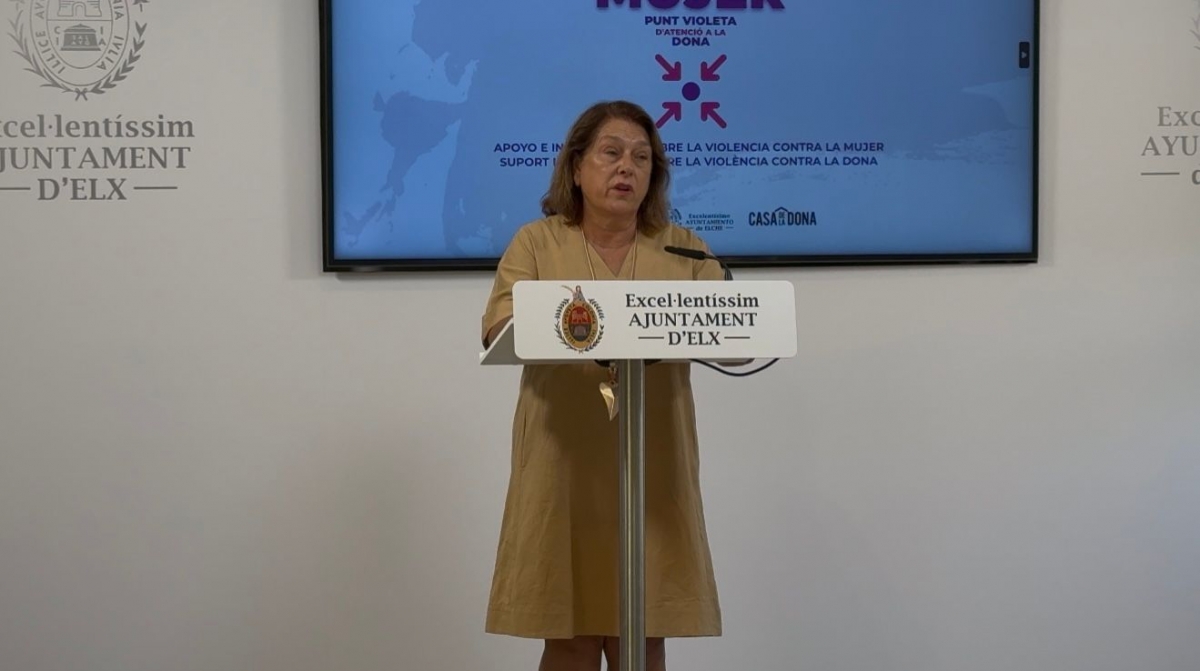 La edil Caridad Martínez - - AP