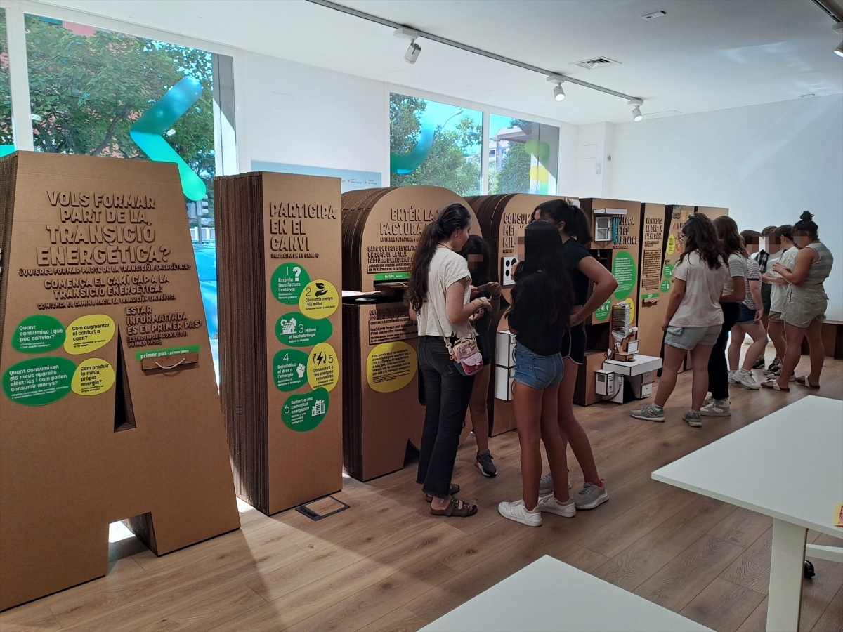 Más de 2.500 personas participan en el programa 'Mi centro en transición' que impulsa Eficiencia Energética