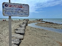 Santa Pola baliza dos canales en Gran Playa y Playa Lisa en los que se desaconseja el baño por precaución