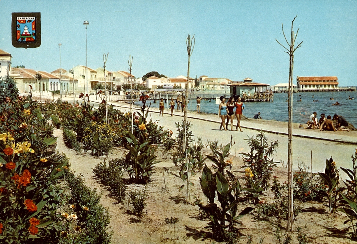 Postales de la Región con sellos de veranos pasados: exposición en la BRMU