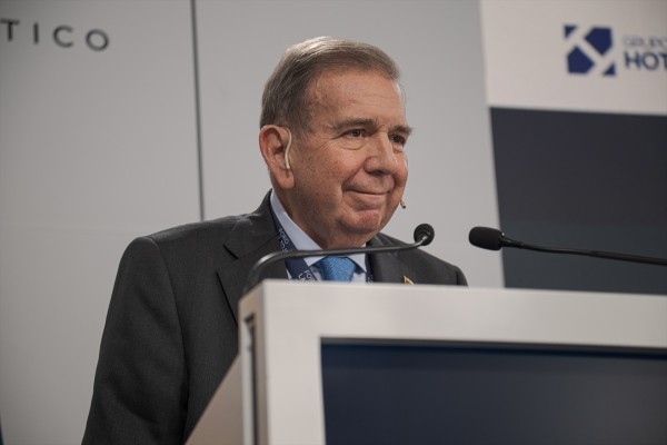 Edmundo González ha solicitado asilo político en España esta semana, según Albares