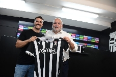 Chiki: "Venir al Efesé era una prioridad y llego con la mentalidad de subir"