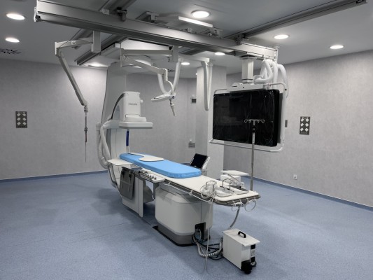 El Hospital de Torrevieja incluye un equipo de rayos X para el diagnóstico y tratamiento cardiovascular