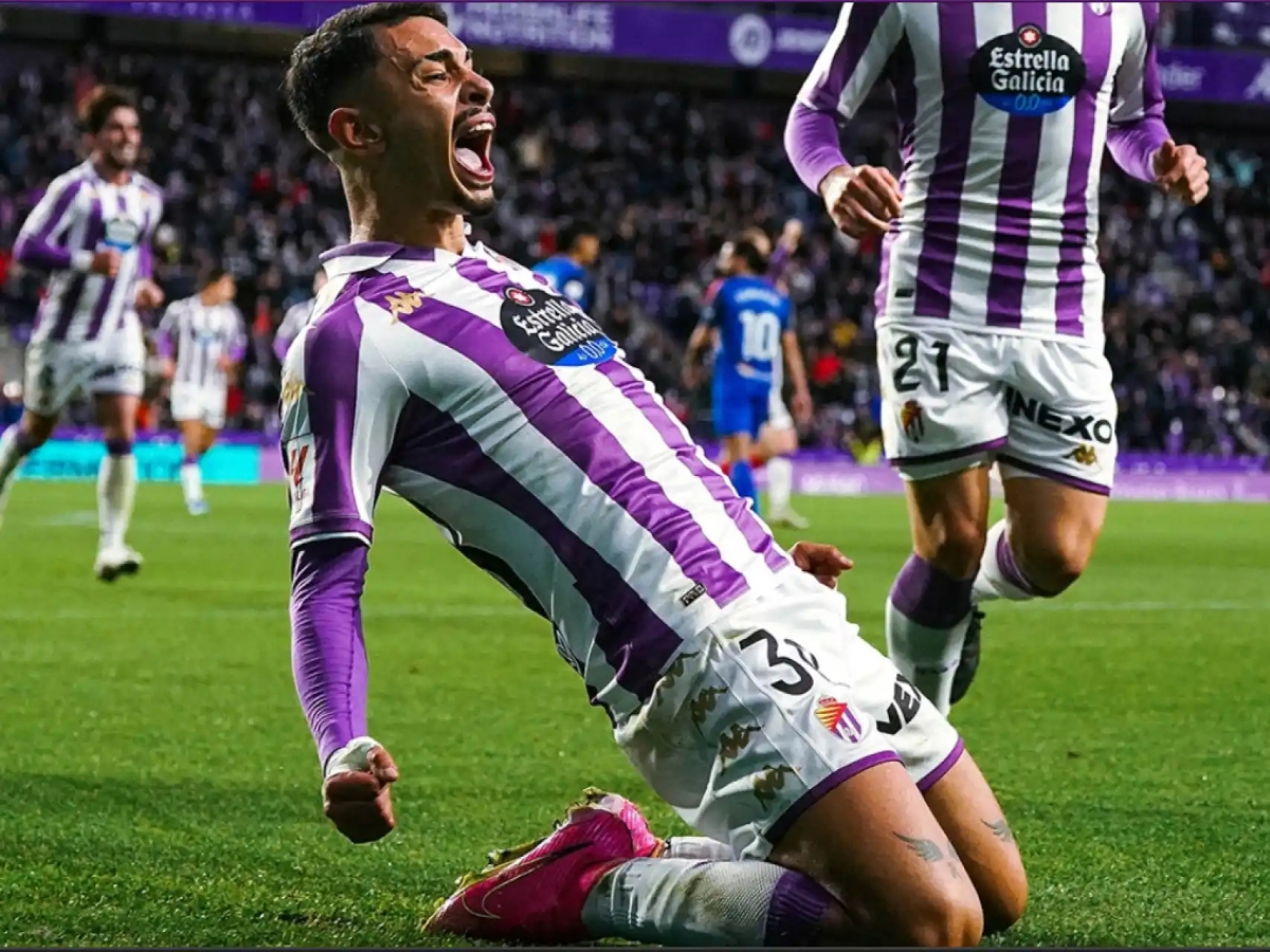 El extremo Isra Salazar llega al Eldense cedido por el Estoril