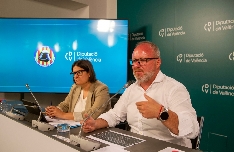La Diputación exhibe los sueldos de los bomberos y defiende las inversiones para aplacar la huelga : "Su propuesta es imposible de cumplir"