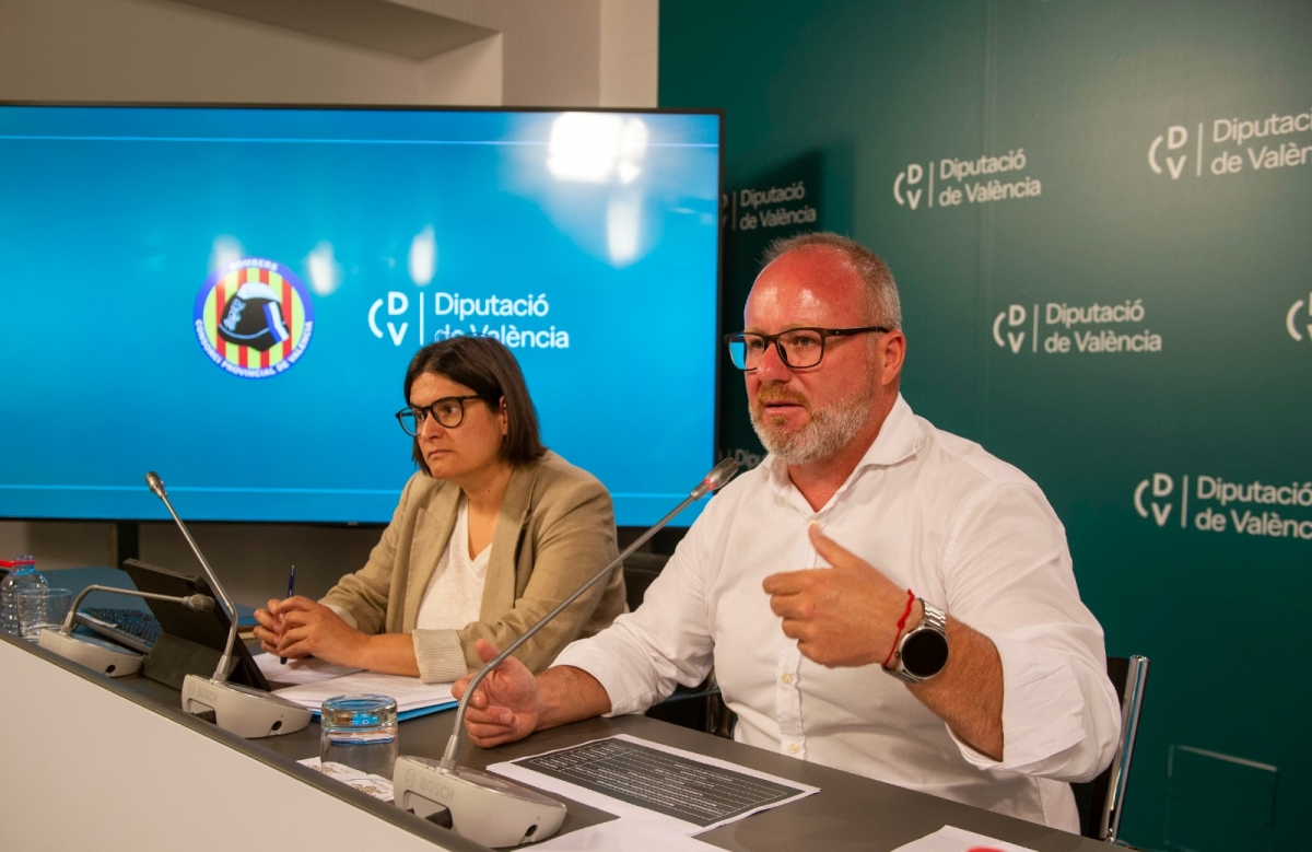La Diputación exhibe los sueldos de los bomberos y defiende las inversiones para aplacar la huelga : 