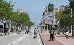 El paseo marítimo de Gandia se abrirá al sistema dunar con una reforma que limita el tráfico al puerto