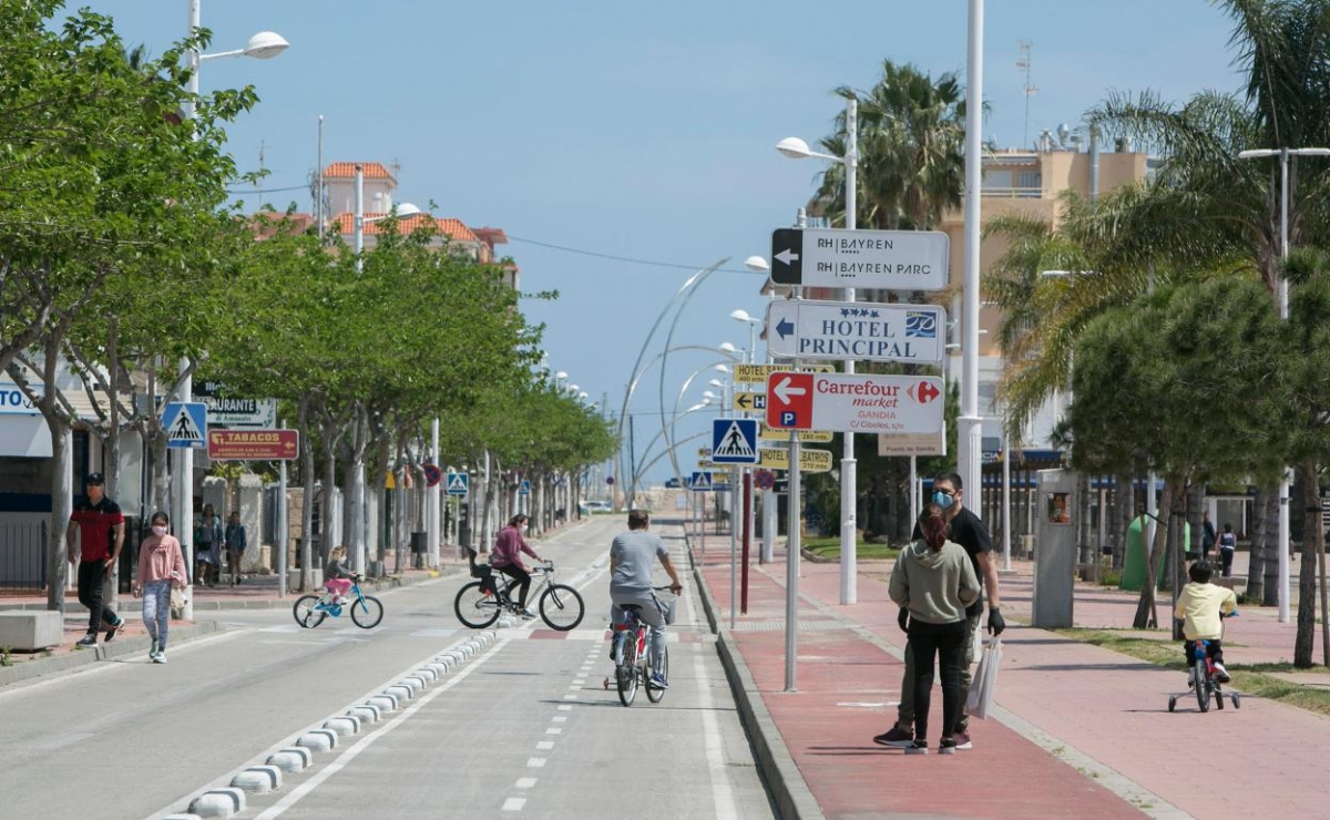 El paseo marítimo de Gandia se abrirá al sistema dunar con una reforma que limita el tráfico al puerto