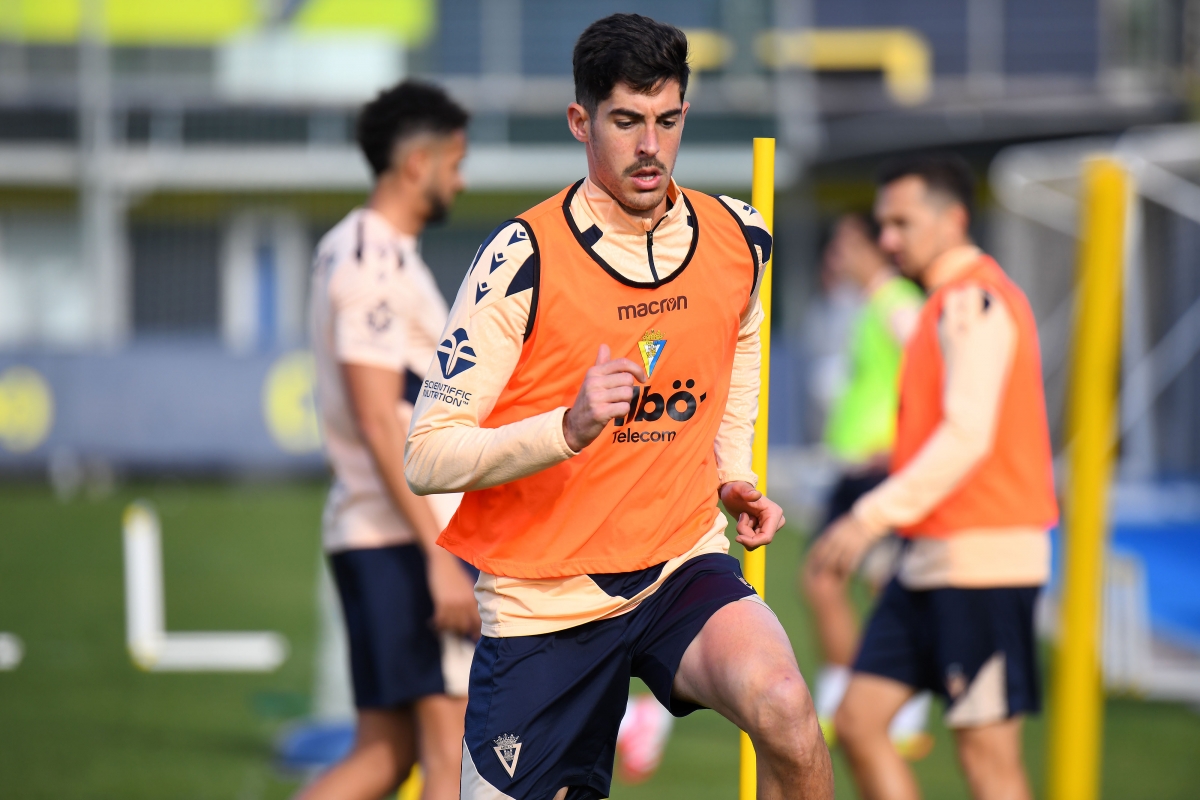 Víctor Chust, nuevo futbolista del Elche CF - Foto: PLAZA Víctor Chust, nuevo futbolista del Elche CF