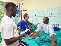 El equipo de urología de Vithas opera a decenas de pacientes en una misión de Surg for All en África