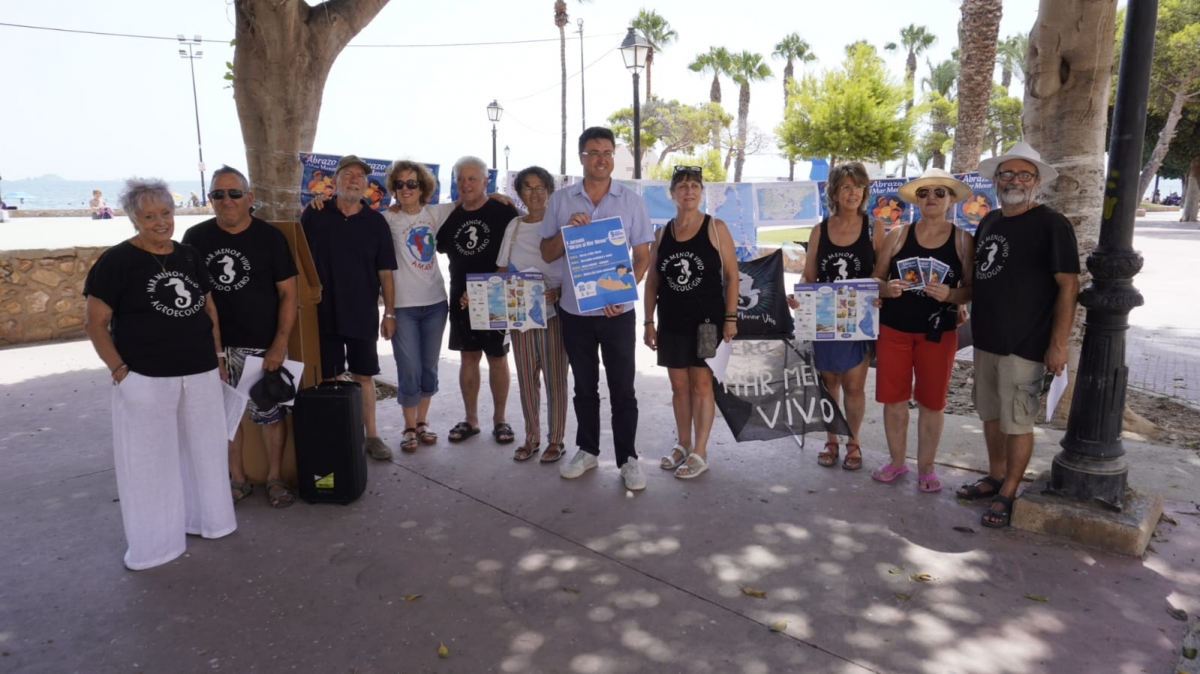 Los Alcázares celebrará este sábado un nuevo 'Abrazo al Mar Menor' con un mercadillo, música y una mesa redonda