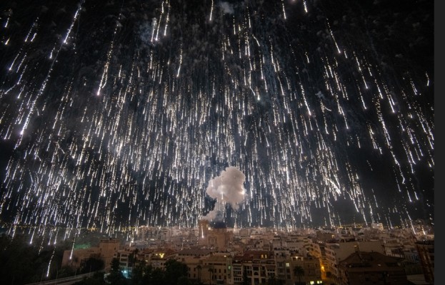 2,7 toneladas de pólvora y cerca de 86.000 cohetes en la Nit de l’Albà de Elche de 2025, más que nunca