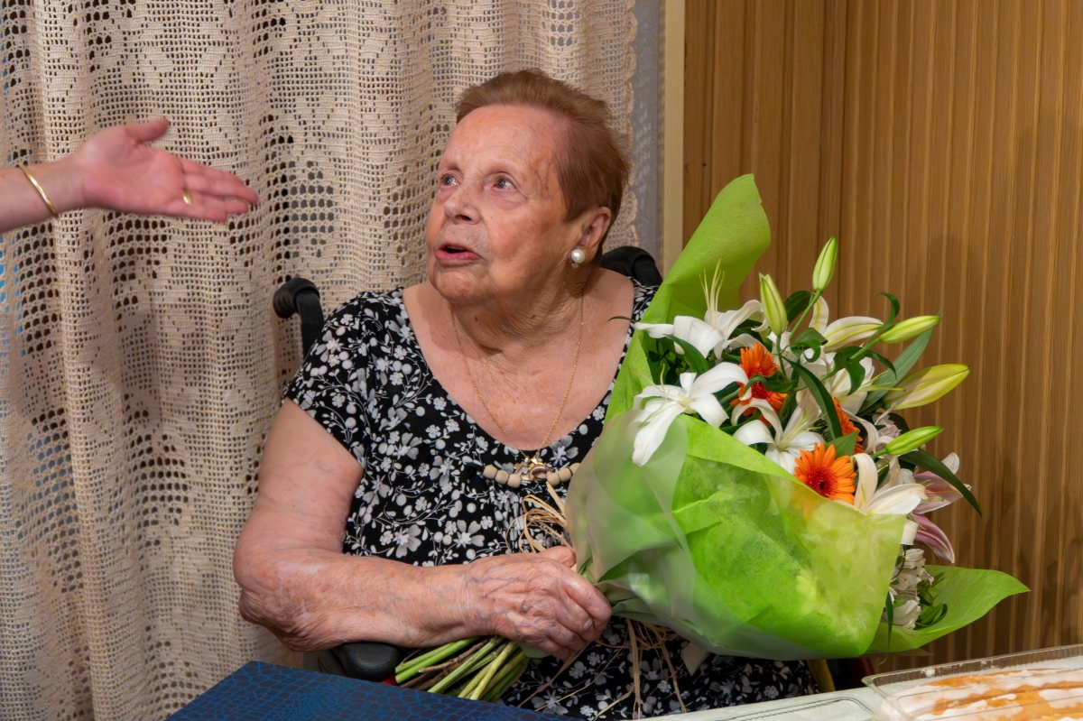 Nules reconoce a la vecina Teresa Valls por su 100 aniversario