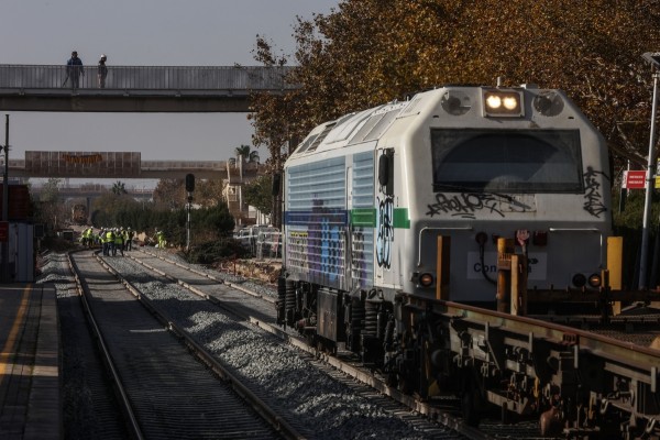 Adif repone y mejora más de ocho kilómetros de cerramientos de la infraestructura ferroviaria afectados por la Dana