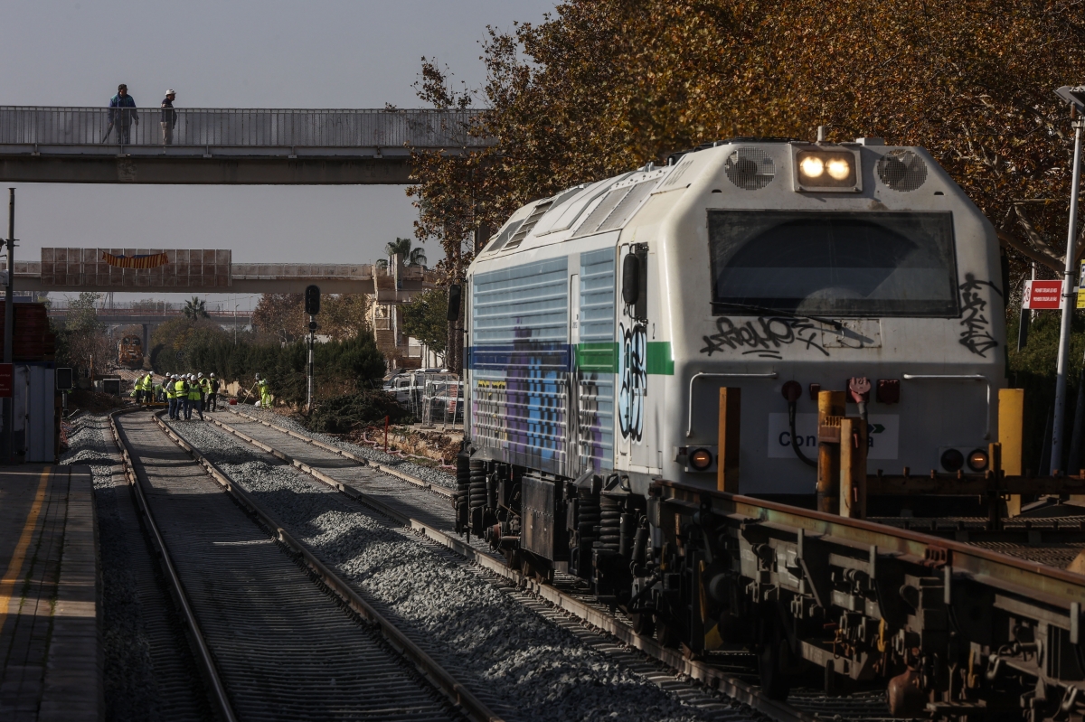 Adif repone y mejora más de ocho kilómetros de cerramientos de la infraestructura ferroviaria afectados por la Dana