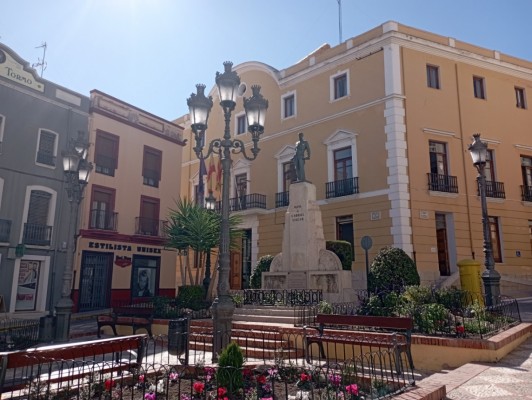 La alcaldesa de Oliva retira competencias y el sueldo a una edil por presuntas irregularidades