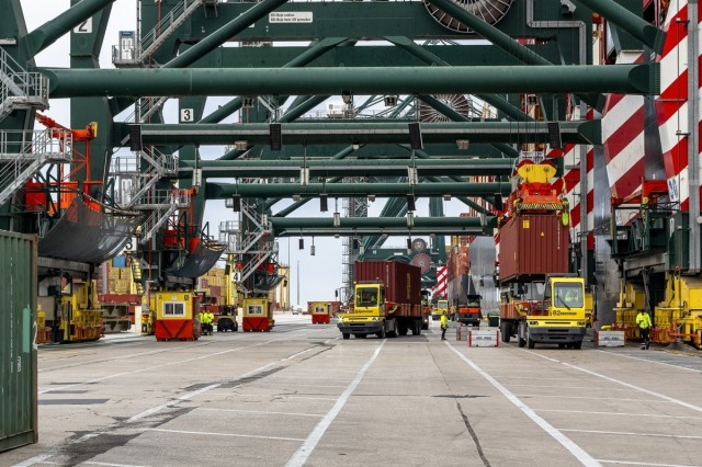 El tráfico de mercancías por ferrocarril mueve más de 1,2 millones de toneladas en el primer semestre en Valenciaport