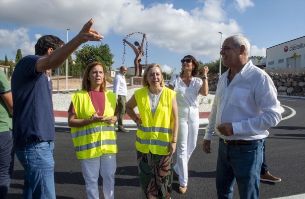 La Diputació culmina la nueva glorieta en Aielo que mejora el acceso con una inversión de 1,4 millones