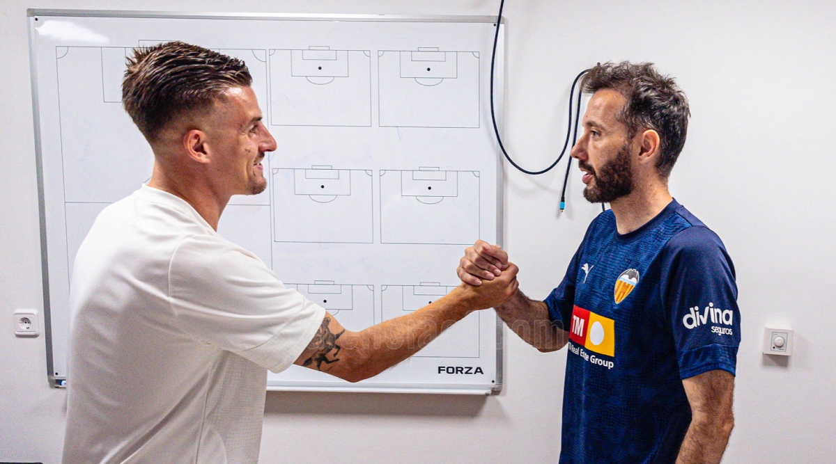 Santamaría: “Estoy muy feliz, el Valencia CF es un gran club con una gran historia