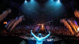El Medusa viaja a 'Arcade Land' al ritmo de Armin van Buuren, Hardwell, Alok, Timmy Trumpet y Afrojack
