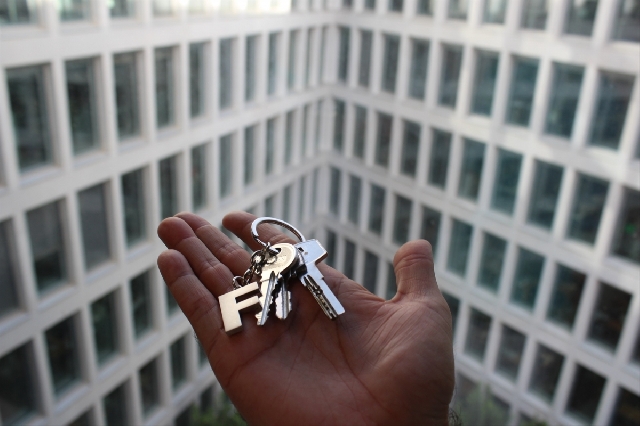 Así es el comprador de vivienda en la Comunitat: más de 40 años, con salario alto e hipoteca