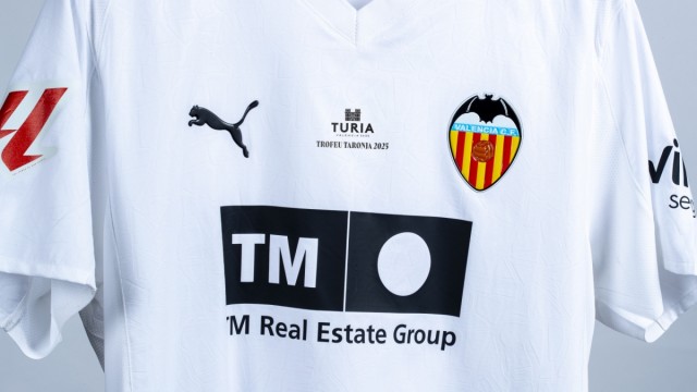 El Valencia CF y Cervezas Turia visten el Trofeu Taronja de solidaridad