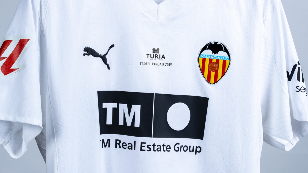 El Valencia CF y Cervezas Turia visten el Trofeu Taronja de solidaridad