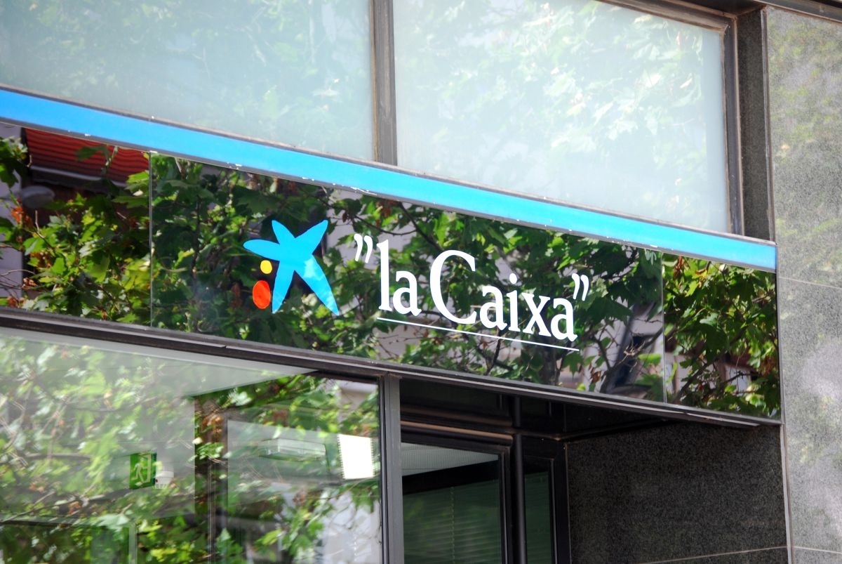 La IA generativa revoluciona la atención al cliente en grandes empresas de banca, retail y moda