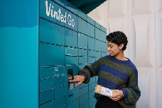 Fiebre por la segunda mano en Alicante: las taquillas de Vinted Go llegan con 15 puntos y el plan de crecer