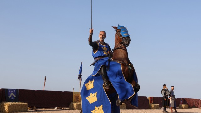 'Onda Medieval' arranca con un desfile que convierte el casco histórico en un viaje al Medievo  