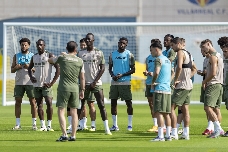 Noche de reencuentros en La Cerámica: Unai Emery y Pau Torres ponen a prueba al Villarreal