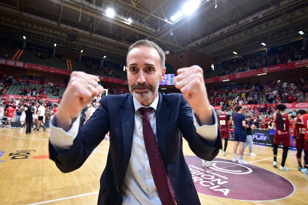 El UCAM CB rejuvenece su plantilla dos años y pierde dos centímetros de media