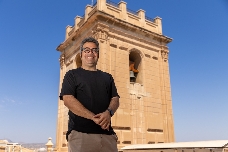 Pablo Más: "La Festa cuenta cómo un pueblo convierte la tristeza de la muerte en la alegría de una fiesta"