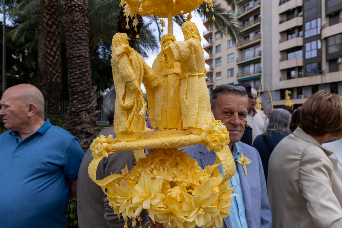 Domingo de Ramos con palma ribeteada con el Ternari -