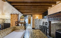 La sorprendente casa de inspiración veneciana y lujo oriental que se asoma a la plaza Belluga... y busca dueño