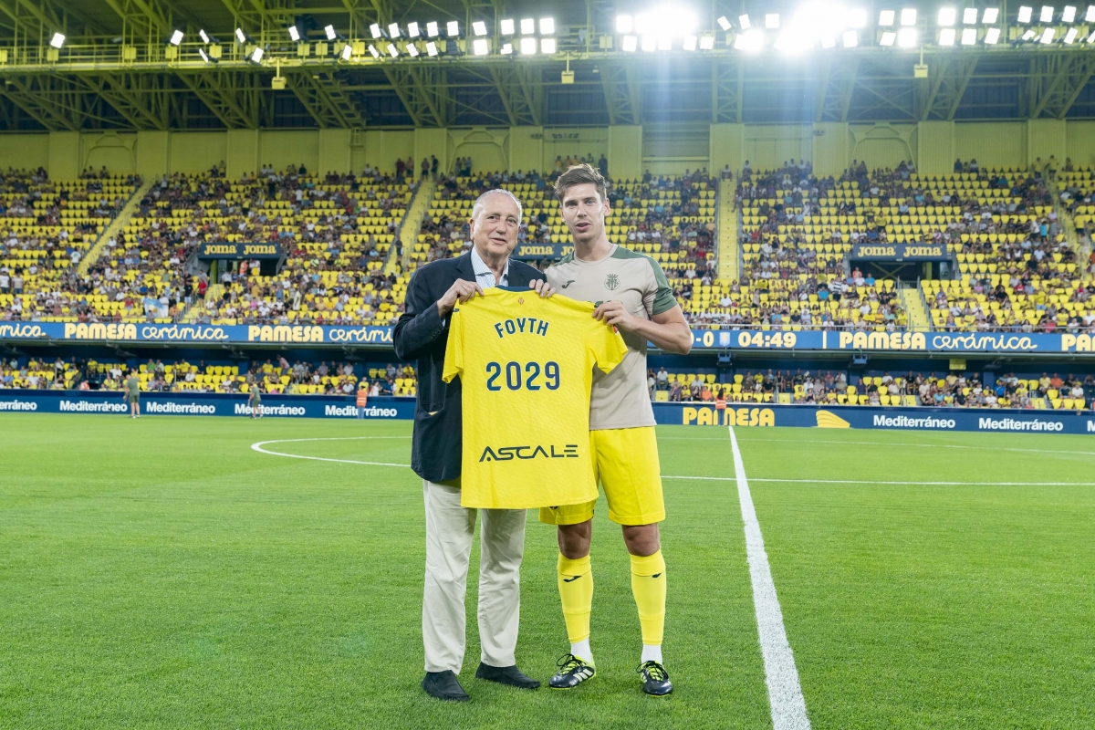 Renovación por sorpresa: el Villarreal anuncia ante su gente que Foyth se queda hasta 2029