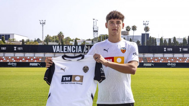 El lateral Rodrigo Abajas, novedad de un Valencia sin Jesús Vázquez, Rafa Mir y Gayà
