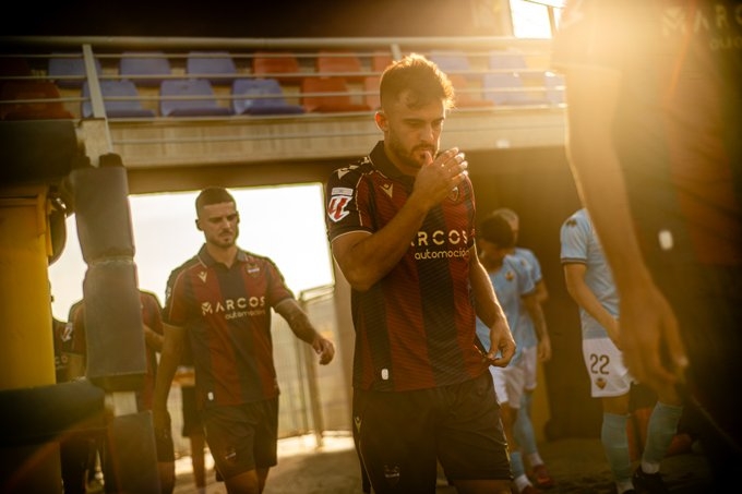 El Levante modificará su viaje a Vitoria pero respalda el cambio de horario ante el Alavés