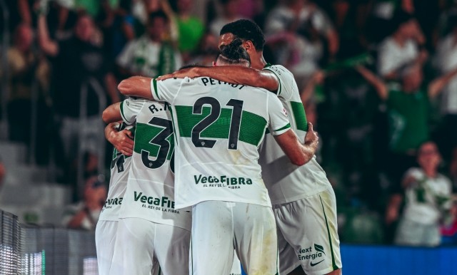 El Elche apuesta por la base del ascenso a la espera de un arreón de fichajes de Bragarnik