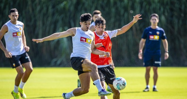 Hugo Duro no entrena mientras Fran Pérez y Almeida se ejercitan al margen  