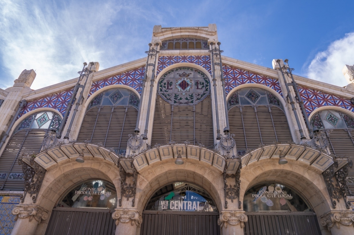 València saca a subasta 108 lotes de puestos de los mercados municipales
