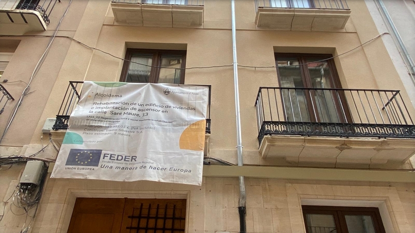 Edificio municipal rehabilitado en la calle Sant Maure, antes de ser habitado. - 