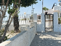 Orihuela recupera la titularidad del paseo de Cabo Roig y pide auxilio judicial para su abrirlo