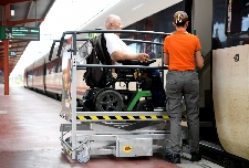 Adif estrena plataformas para viajeros con movilidad reducida en las estaciones de Castelló, Benicàssim, Benicarló y Vinaròs