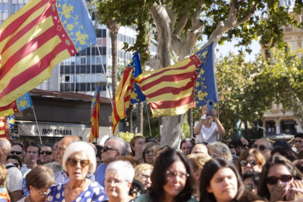 Valencia leal, ofrenda a España
