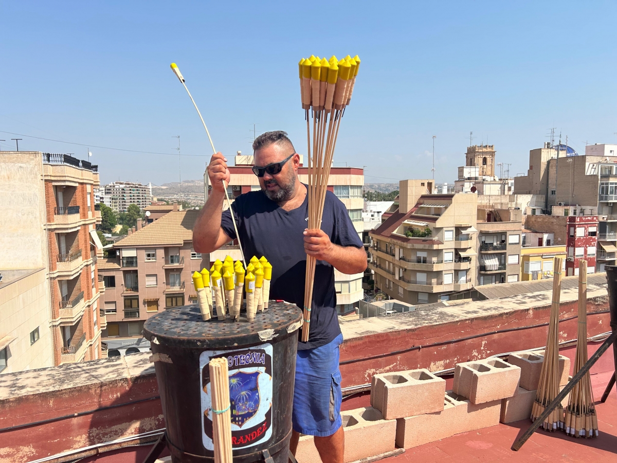 Elche ultima los preparativos para la celebración de una Nit de l’Albà con 2,7 toneladas de pólvora