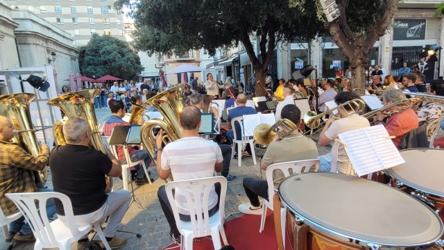 La Banda Municipal de Castelló abre 'Gastrobanda' con un concierto en la plaza de la Pescadería