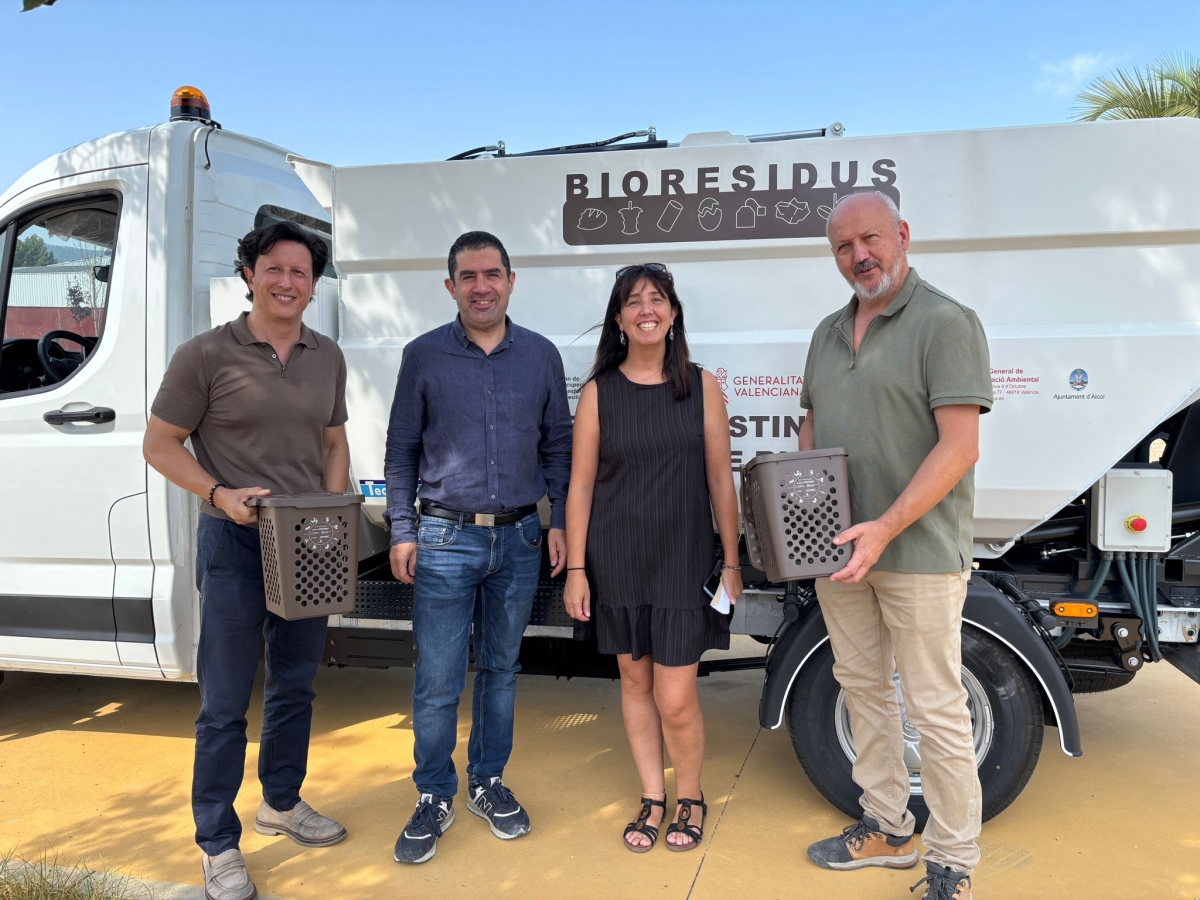 Alcoy incorpora un camión eléctrico para la recogida puerta a puerta de biorresiduos de grandes productores